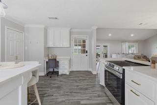 Spacious 3BR Home on Waldon Dr with Swimming Pool - 5