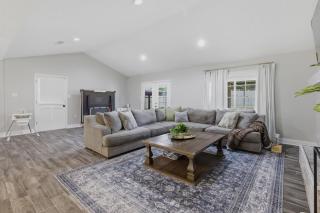 Spacious 3BR Home on Waldon Dr with Swimming Pool - 8