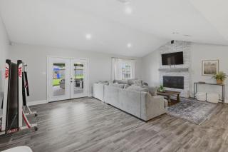 Spacious 3BR Home on Waldon Dr with Swimming Pool - 6