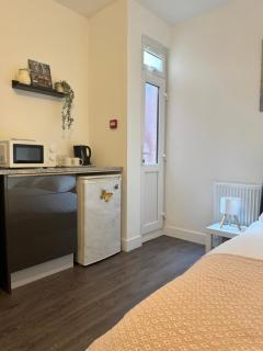 Modern Ensuite Studio Rooms, Mansfield Road, Luton - 3