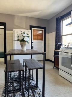 Cozy Chicago 3bd Apt - free parking & fast WiFi! - 7