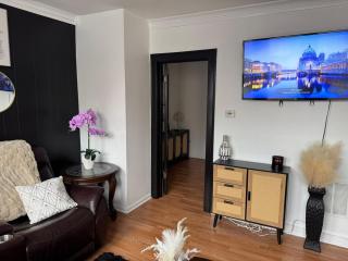 Cozy Chicago 3bd Apt - free parking & fast WiFi! - 4