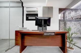 Super Townhouse Sector 46 Huda Market - 7