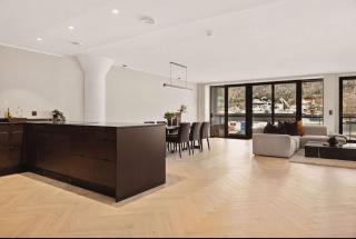 High End 2BR - Balcony - Harbour view - 1