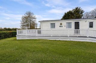 Beautiful 6 Berth Caravan With Decking In Norfolk Ref 89001Mv - 7