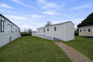 Beautiful 6 Berth Caravan With Decking In Norfolk Ref 89001Mv - 6