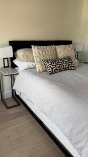 The Iron Bridge on Victoria Park - 1 Bed 1 Bath - 4