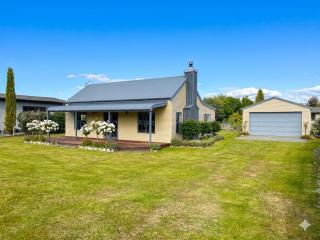 'Muriwai Lakehouse' - 0