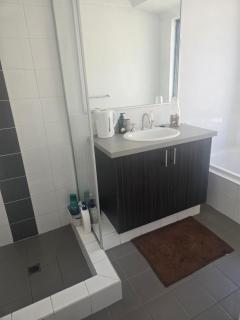 Room in a 2bed Demi-Apt - 3