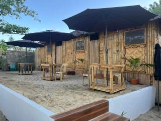 AJs Bamboo Beachfront Guesthouse - 5