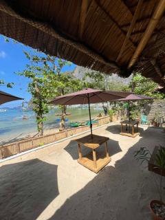 AJs Bamboo Beachfront Guesthouse - 4