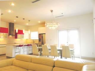 Ocean Garden 7 - Walk to the beach - WiFi -Parking - 2