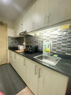 Uzziel's Place at Sea Residences - 9
