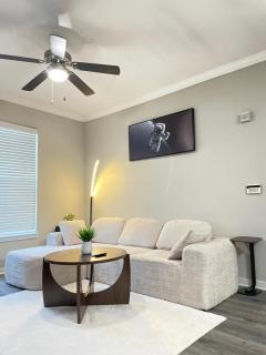 Magnolia 1BR Retreat Perfect for Work & Getaways - 3
