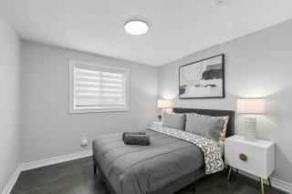 3-bedroom Home in Mississauga - 3