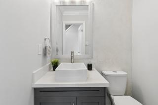 3-bedroom Home in Mississauga - 2