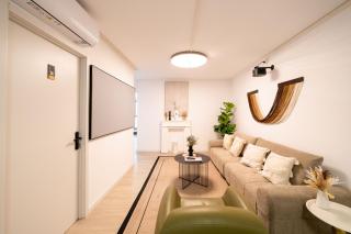 Book and Bed-Nanjing West Road - 5