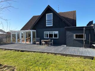 Charming Cottage In Town Near The Beach - 9