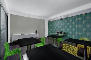 Super Townhouse Financial District Gachibowli Formerly Srinika Inn - 6