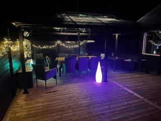 Stylish Beachside Cottage With Large Terrace - 7