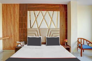 Capital O Mt Corporate Stays Near Iskcon Temple Noida - 1