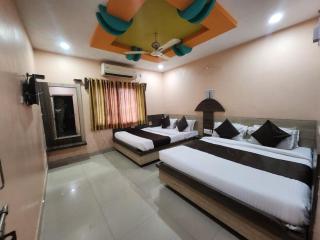 Hotel Sai Laxmi, Near Sai Baba Temple - 3