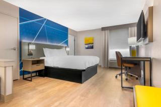 Comfort Inn & Suites Saint Louis Lafayette Square - 5