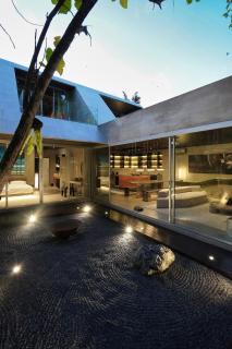 Brutalist Japanese Spaceship - 2