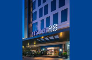 Hotel 88 Embong Malang Tunjungan Surabaya by WH - Breakfast with The Best View on The Highest Floor and Strategic Location in The City Center - Surabaya - 9