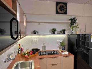 SunSaaraHomes Poolfront Luxury 1BHK Parking WIFI - 3