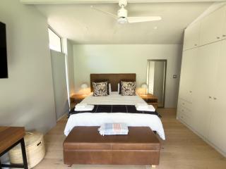 Large and spacious family home is leafy suburb - 6