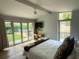 Large and spacious family home is leafy suburb - 5