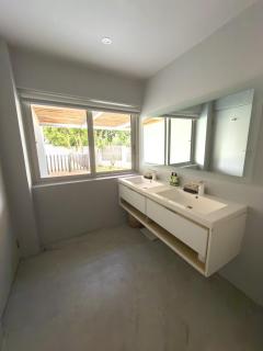 Large and spacious family home is leafy suburb - 3