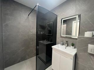 Apartments VIP AVALON - Lviv - 3