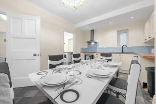 2 BR Home in Manchester - 8
