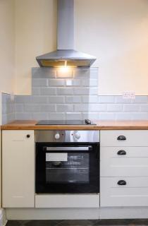 2 BR Home in Manchester - 6