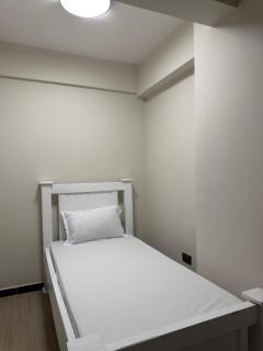 Cozy Private 1BR with Extra Bed and Workspace - 7