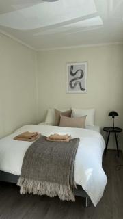 Modern apartment - walking distance to everything - 6