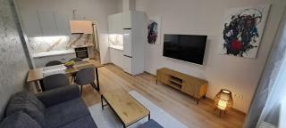 A Vibrant, Brand New Top Central Apartment - 4