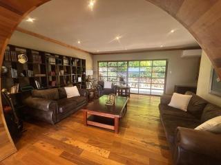 Stillenberg Inn - Hillside Villa a Peaceful Retreat with City Views - 9