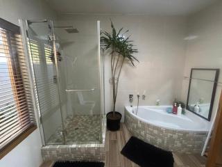 Stillenberg Inn - Hillside Villa a Peaceful Retreat with City Views - 6