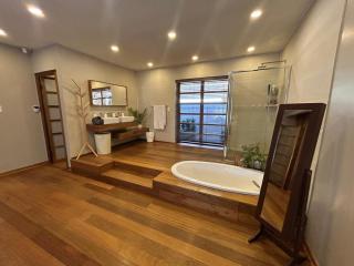 Stillenberg Inn - Hillside Villa a Peaceful Retreat with City Views - 1