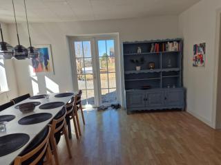 Bright and cozy house near forest and beach - space for 8 - 2