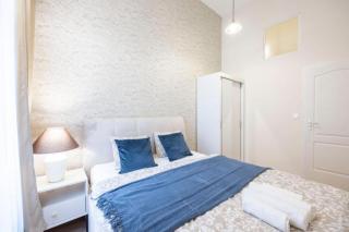 Light-Filled 3BR Retreat - Relaxing Family Apt - 4