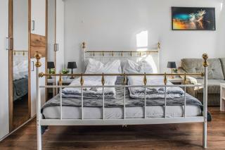 2BR Apt with Wi-Fi & Garden Access near Danube - 5