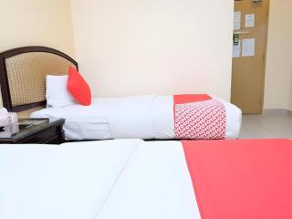 Super OYO 635 Seven Days Hotel - 2