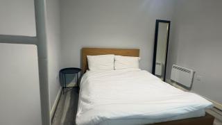 Cosy Bull Ring Apartment - 9