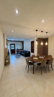 A cosy maisonette steps away from St Thomas Bay - 0