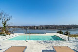 Luxury Villa, swimming pool, private beach, sleeps 8 - 9