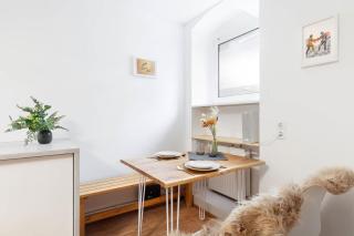 Cozy Studio in Weissensee with Projector - 2